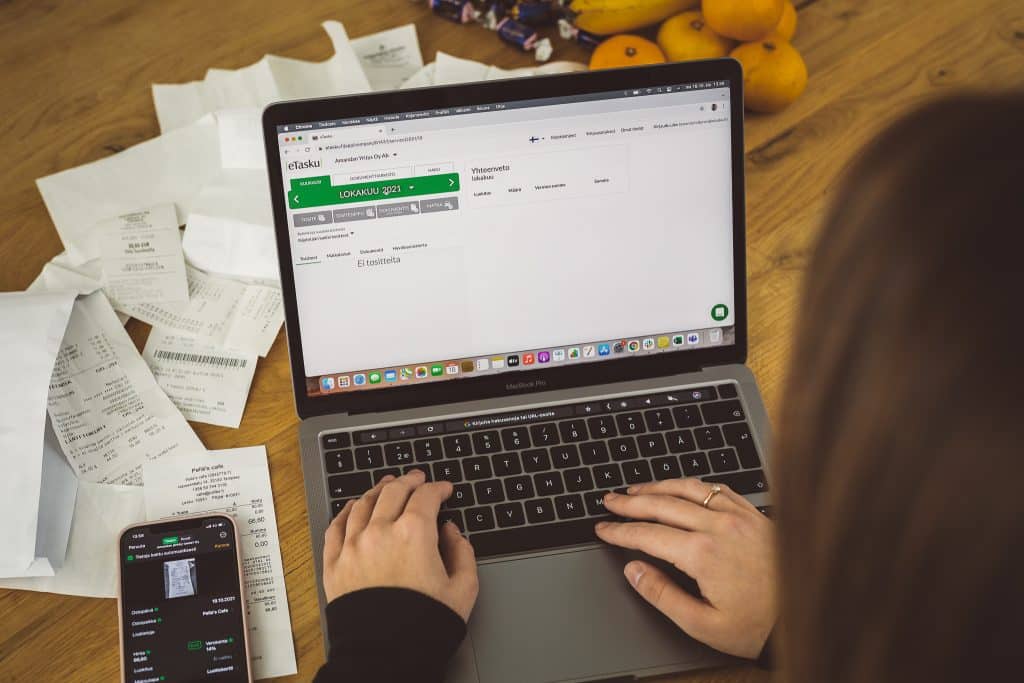 Kuittien hallinta onnistuu kätevästi eTaskun web-sovelluksella.
